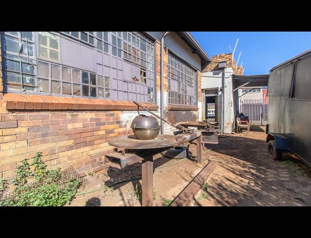 495M² FACTORY FOR SALE IN BOOYSENS